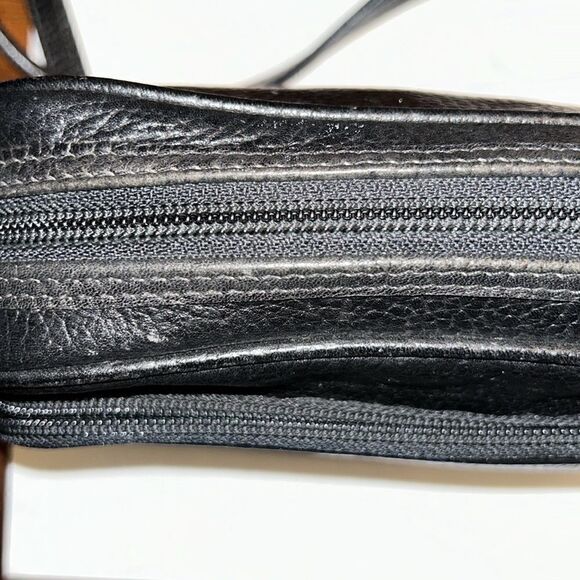 Hunting World Black Leather Crossbody Bag - Picture 11 of 14